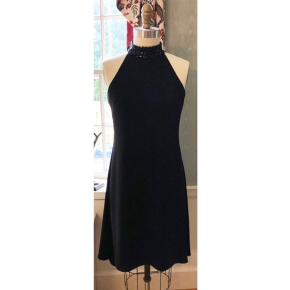 CARMEN MARC VALVO BLACK CREPE TRAPEZE DRESS - Picture 1 of 8